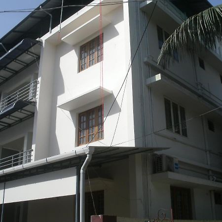 Jacaranda Holiday Home Kochi Bagian luar foto