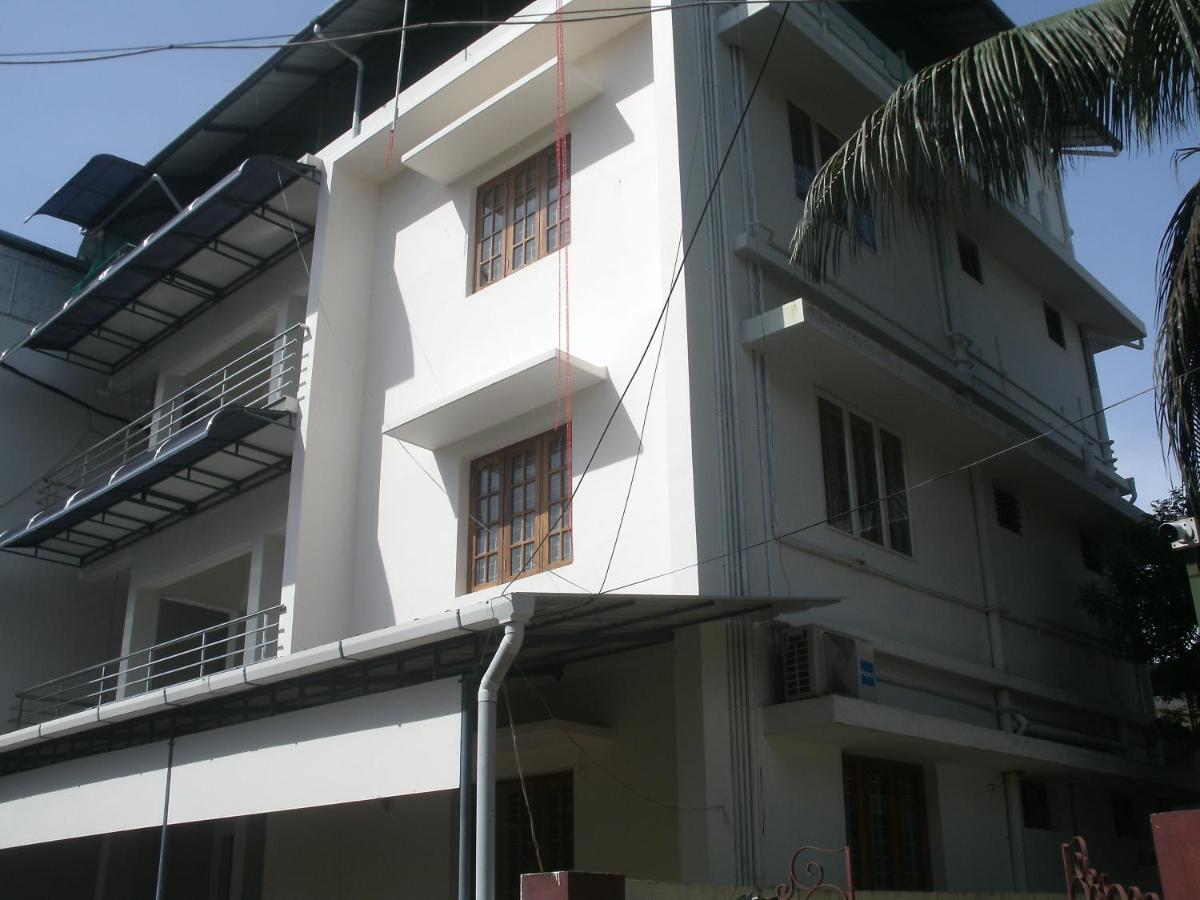 Jacaranda Holiday Home Kochi Bagian luar foto