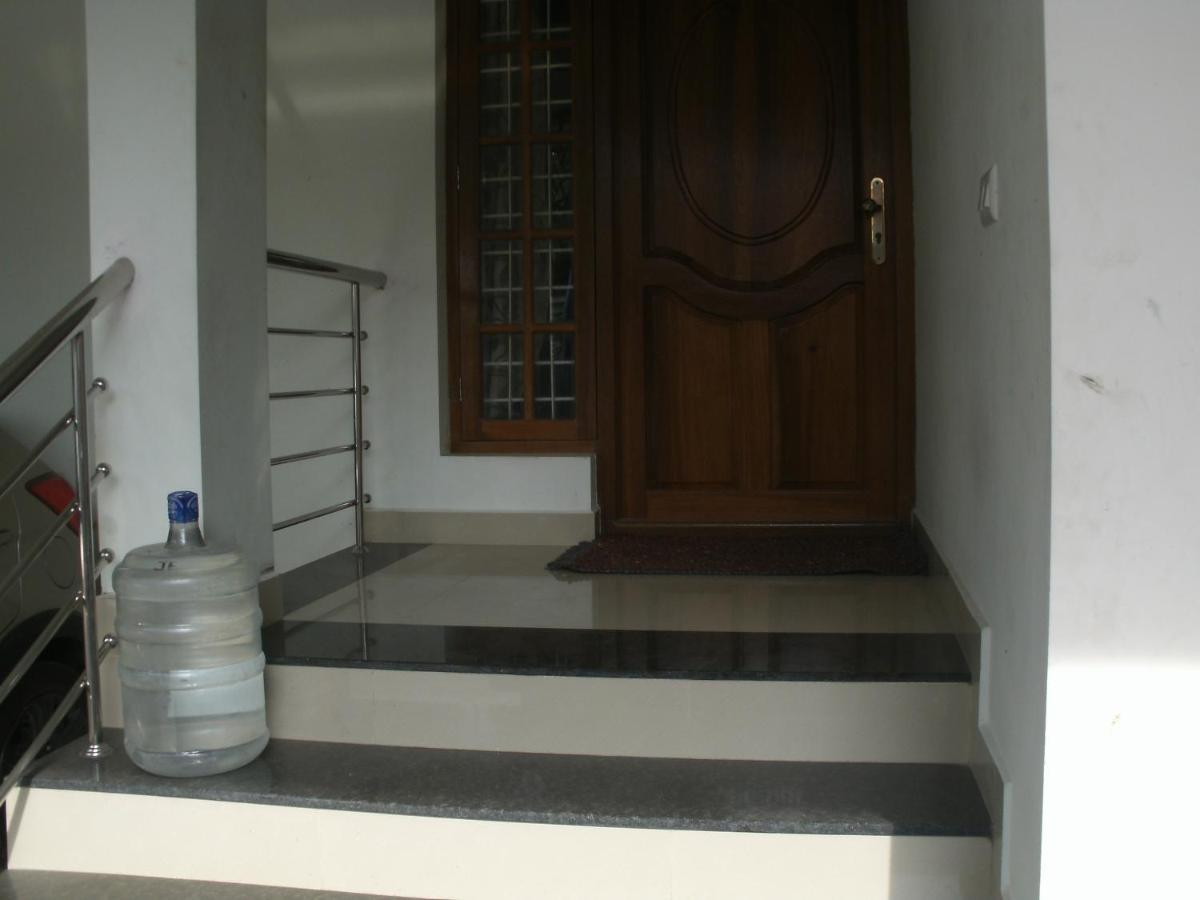 Jacaranda Holiday Home Kochi Bagian luar foto