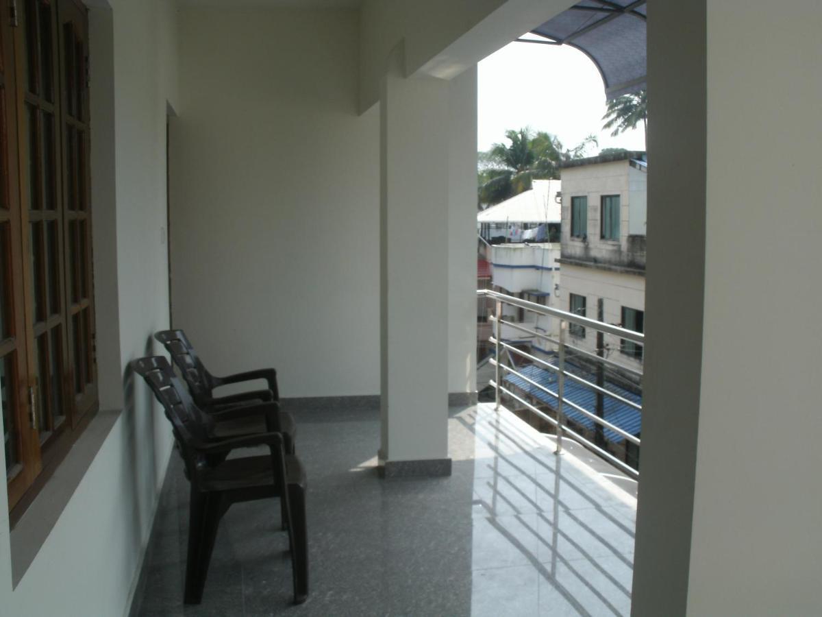 Jacaranda Holiday Home Kochi Bagian luar foto